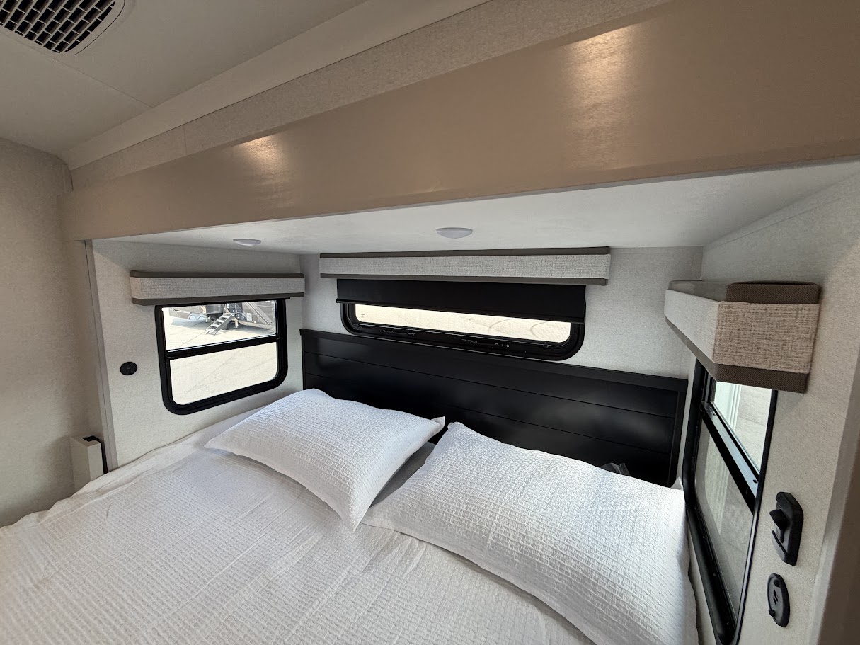 2027 JAYCO NORTH POINT 361RLBH - Image 65