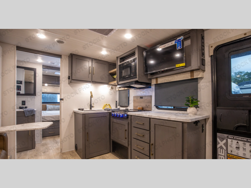 2027 FOREST RIVER 25RLSS - Image 2