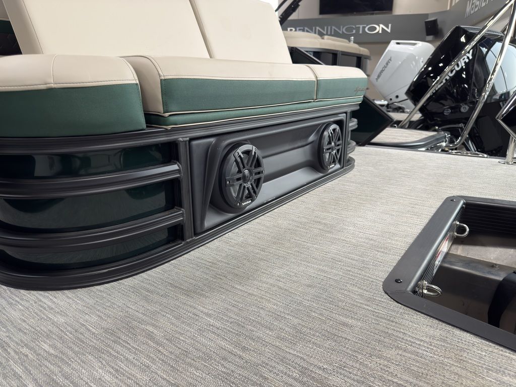 2026 Bennington 24MCSB Carbon Fiber Arch Tritoon Pontoon - Image 84