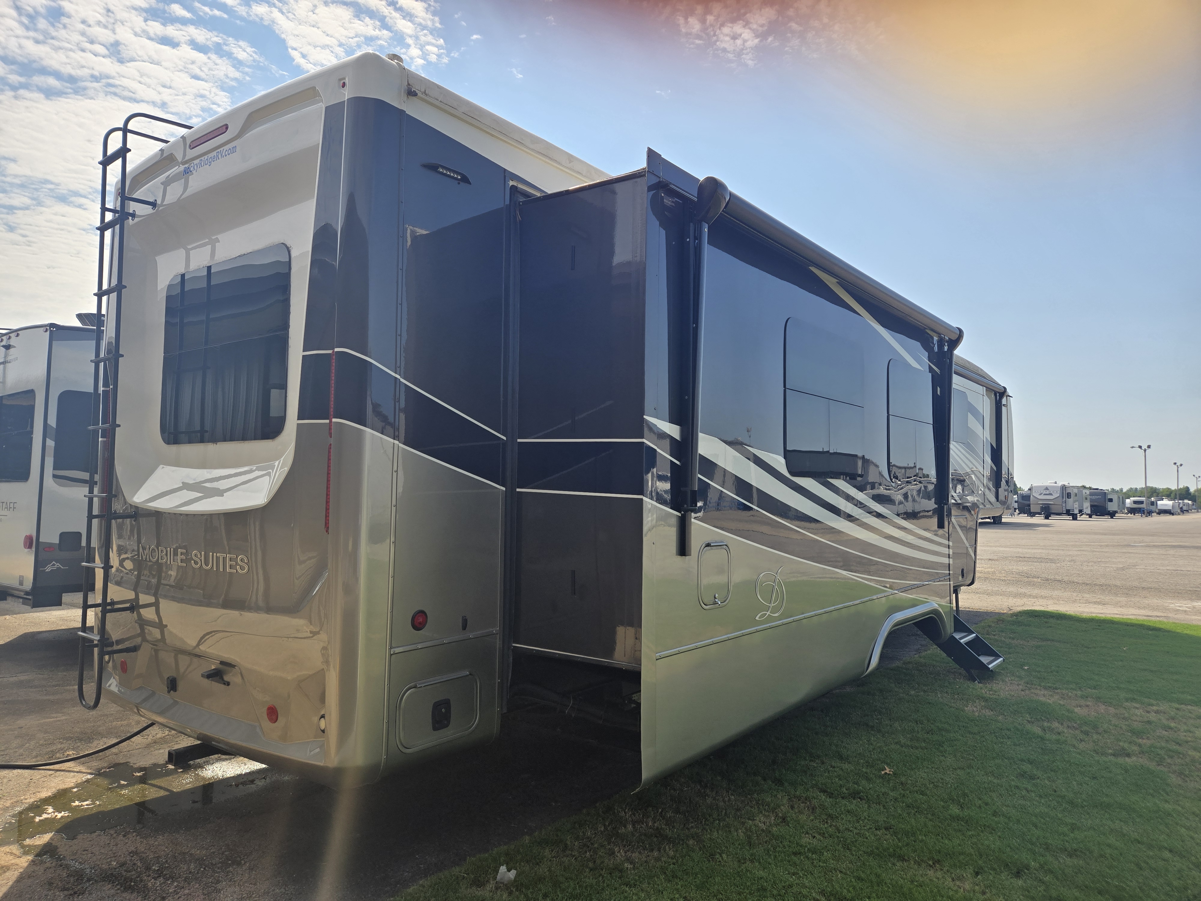 2021 DRV Mobile Suites 41RKDB - Image 6