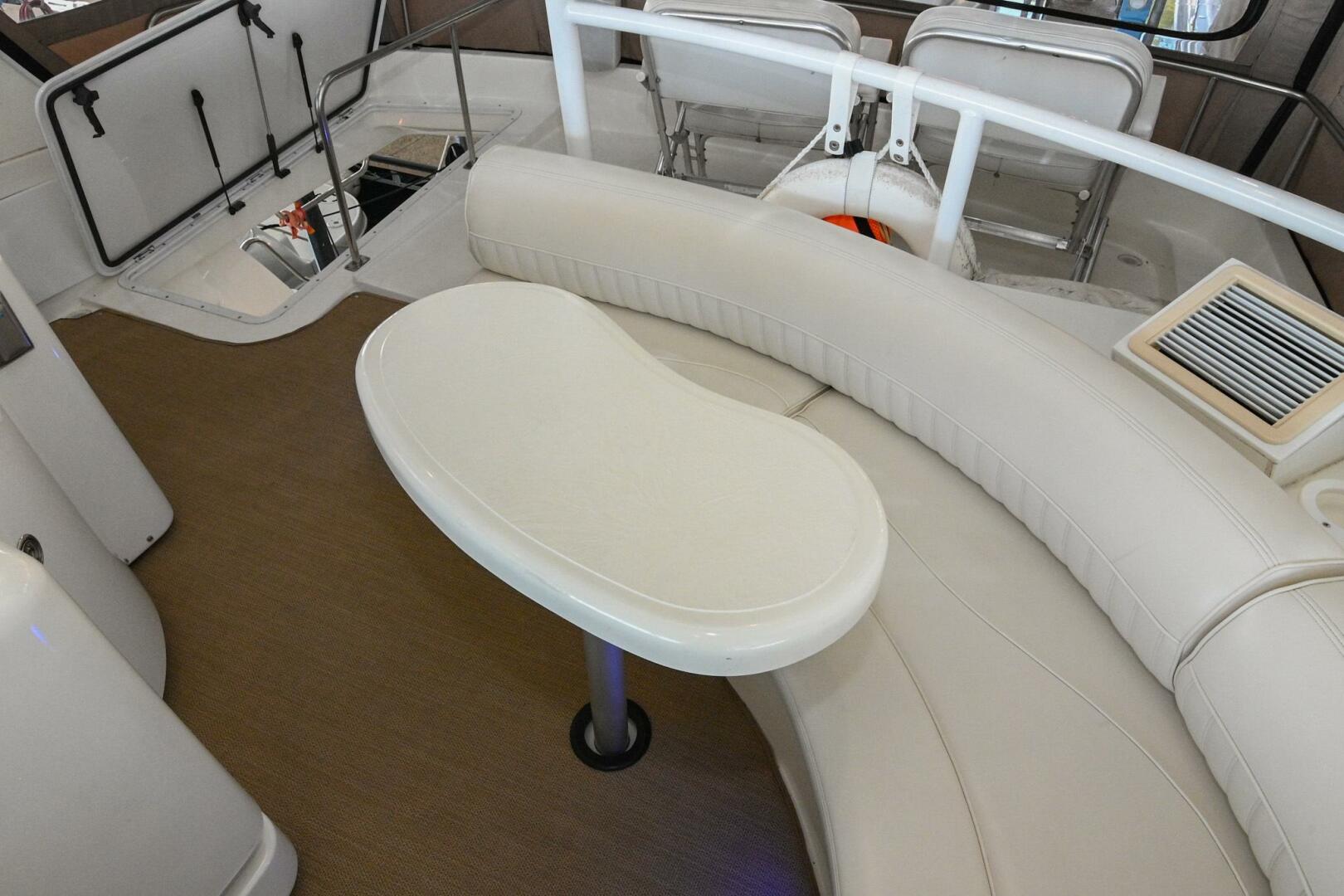 2002 Cruisers Yachts 5000 Sedan Sport - Image 96