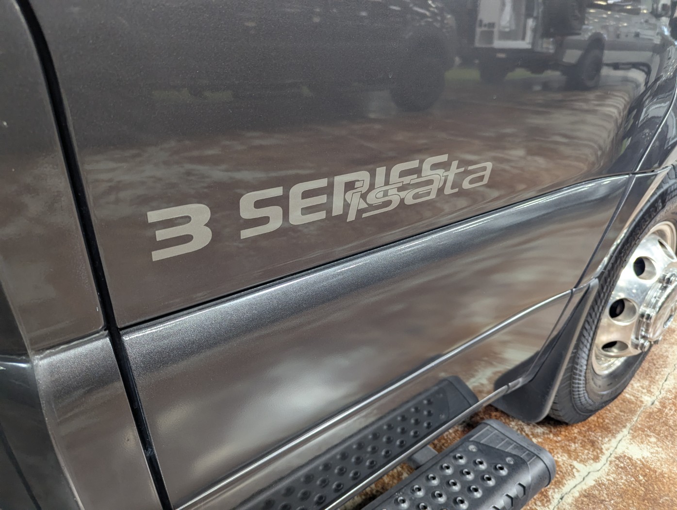 2024 Dynamax Corp Isata 3 Series 24FW - Image 10