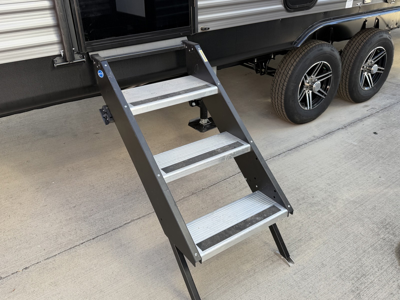 2026 COACHMEN 333DORM - Image 14