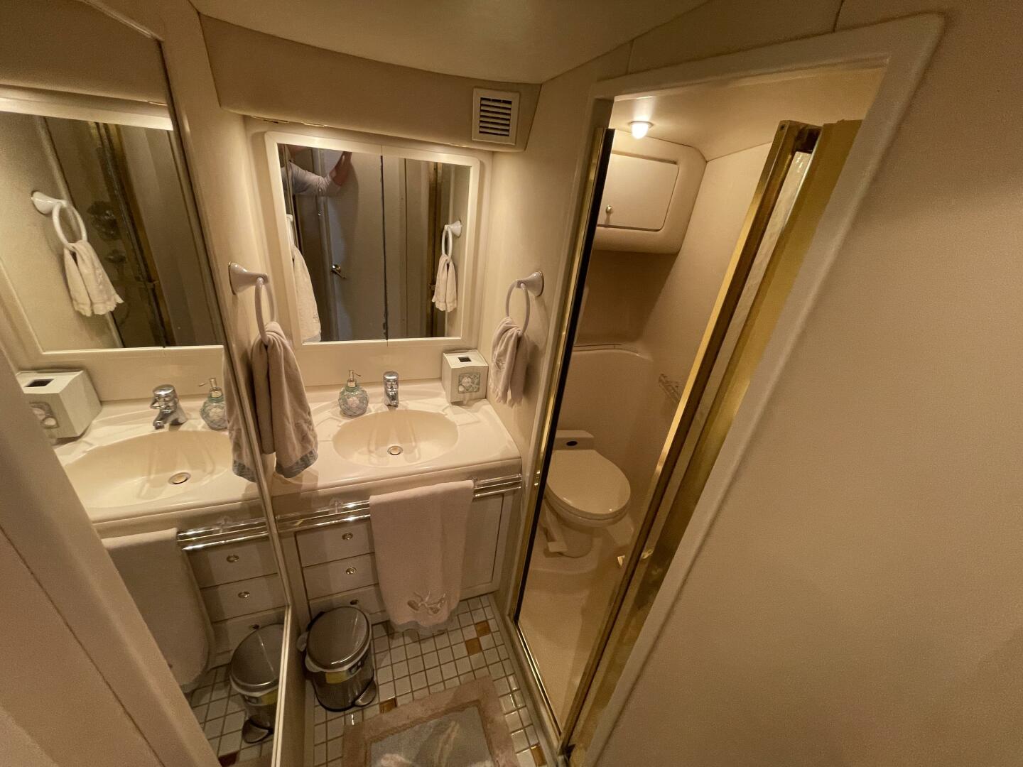 1998 Sea Ray 630 Super Sun Sport - Image 62