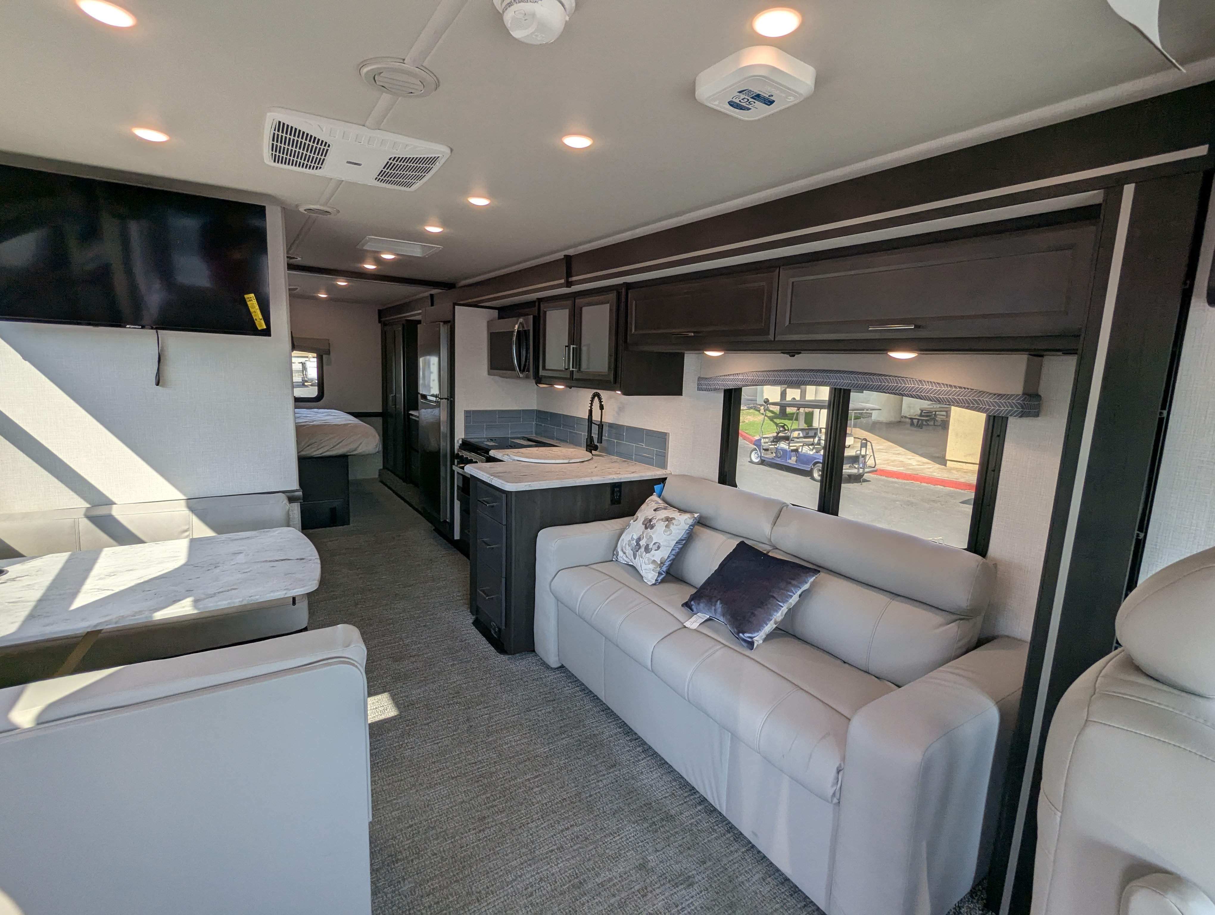 2026 Fleetwood Flair 29M - Image 13