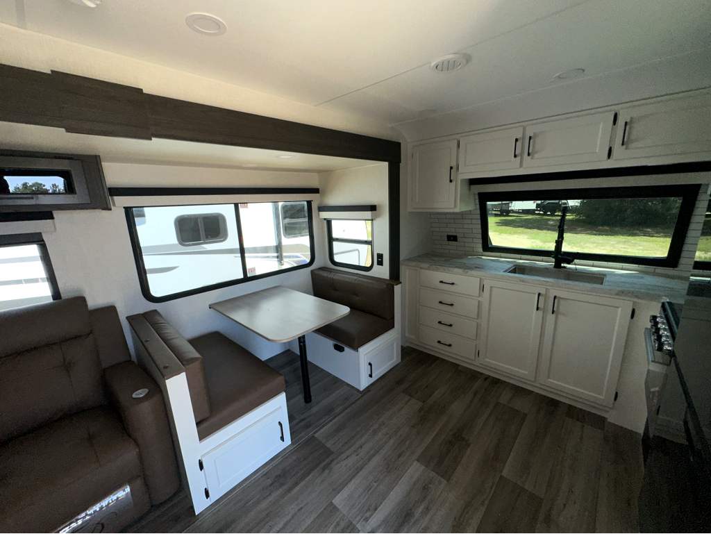 2026 VENTURE RV SPORTTREK 251VFK - Image 9