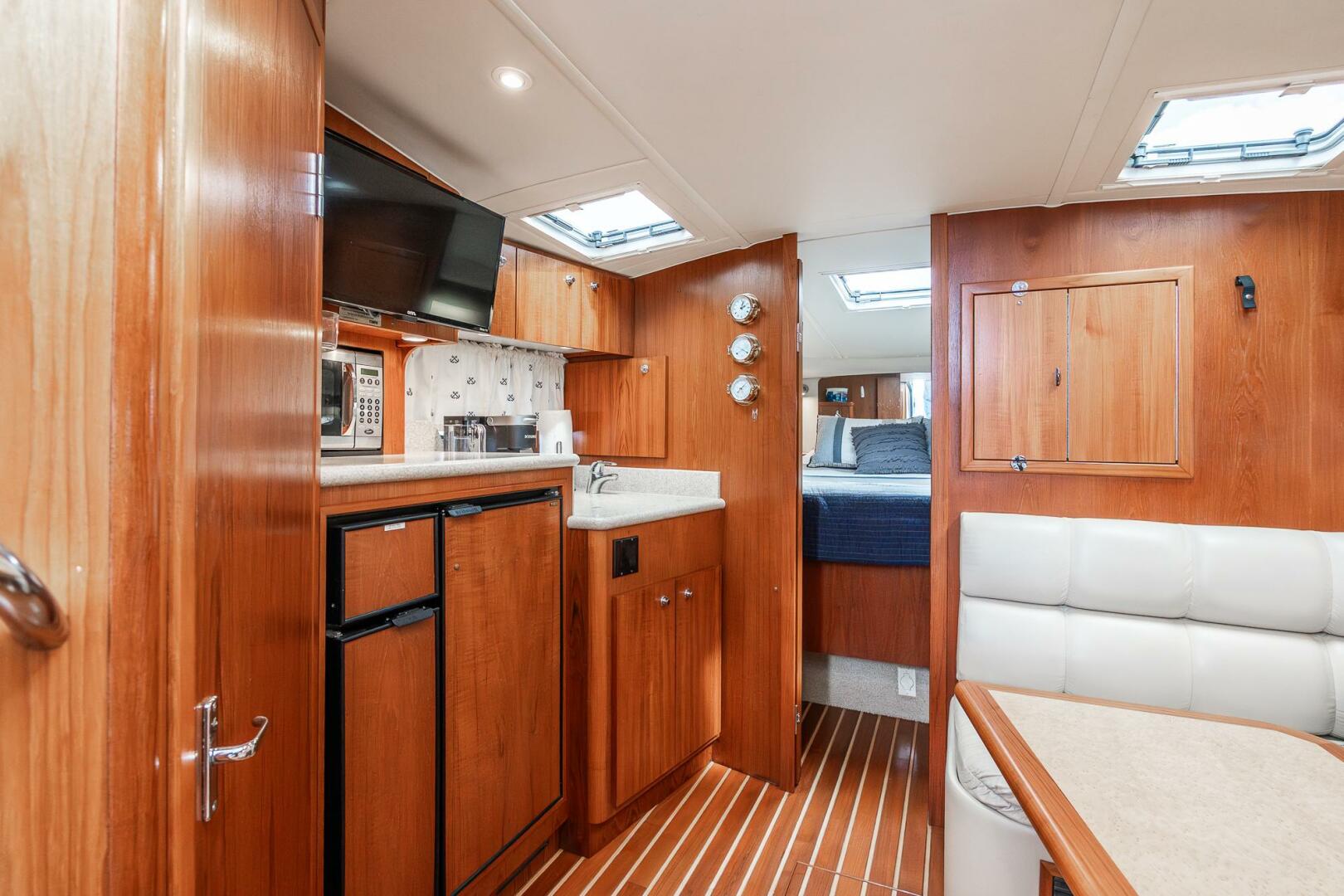 2002 Tiara Yachts 35 Open - Image 9