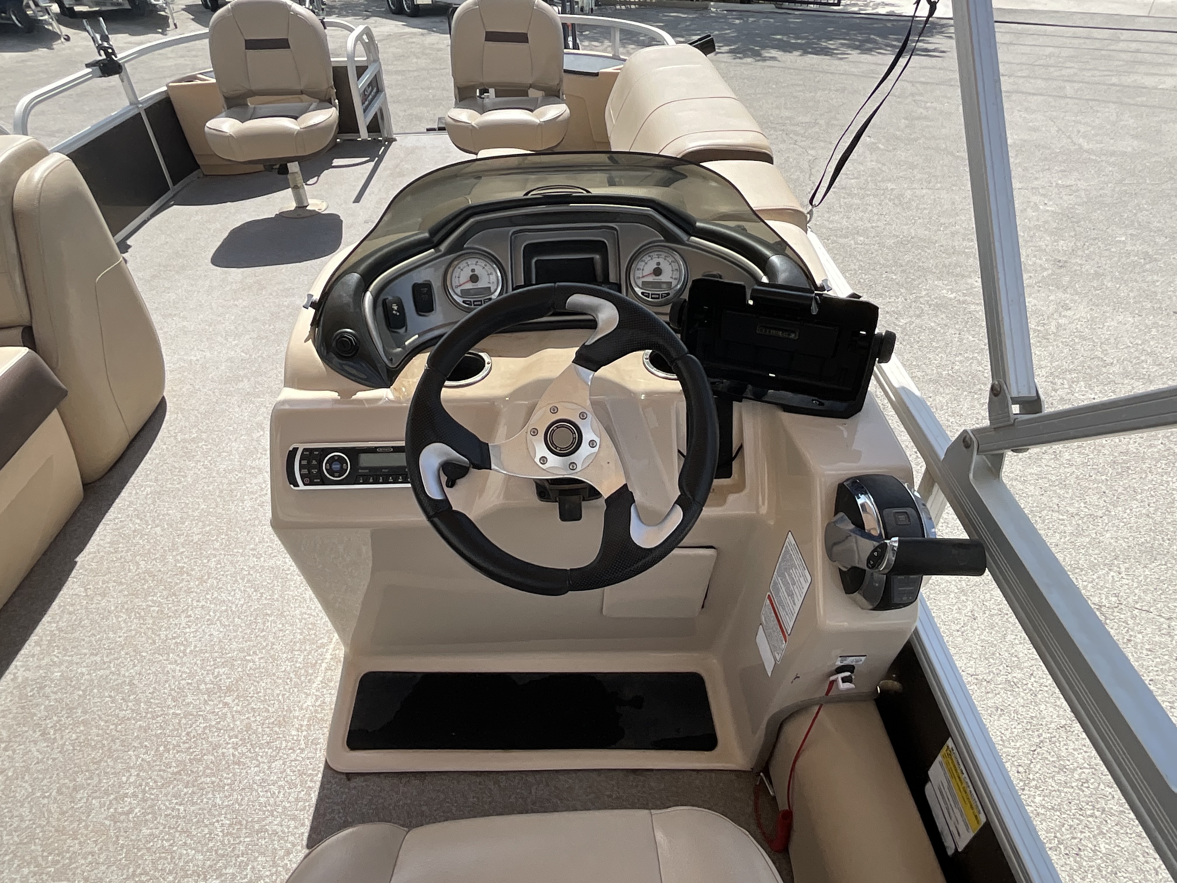 2018 TRACKER 2018 PARTY BARGE 24 XP3 - Image 12