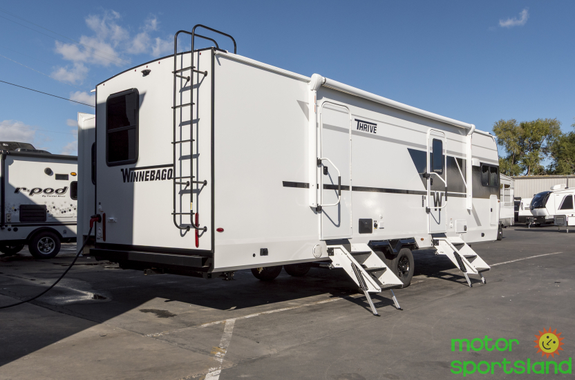 2026 Winnebago Thrive 26FKD - Image 3