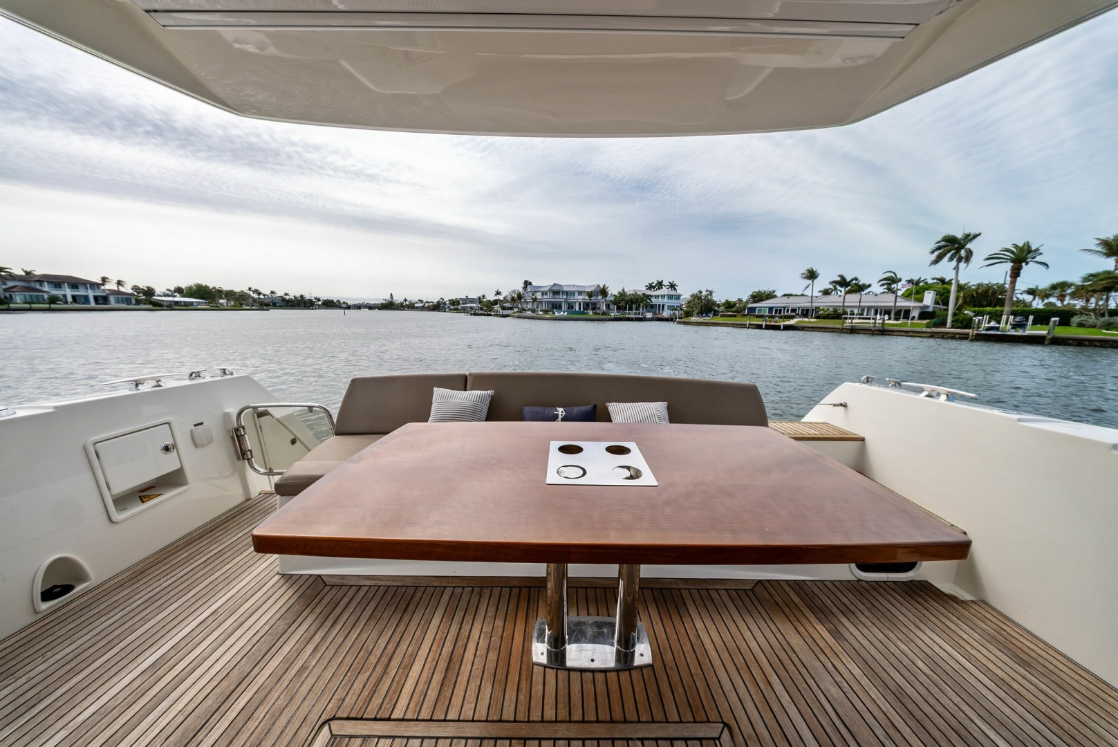2015 Prestige 550 Base - Image 9
