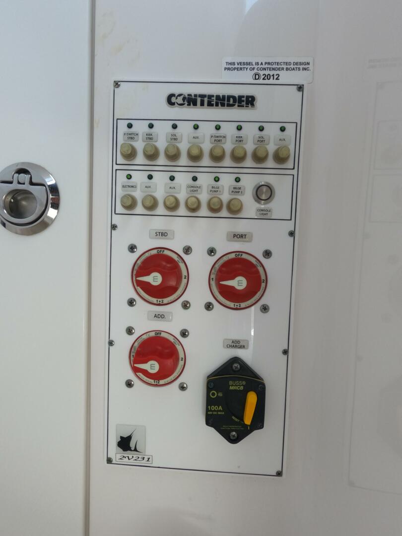 2018 Contender 32 ST - Image 12