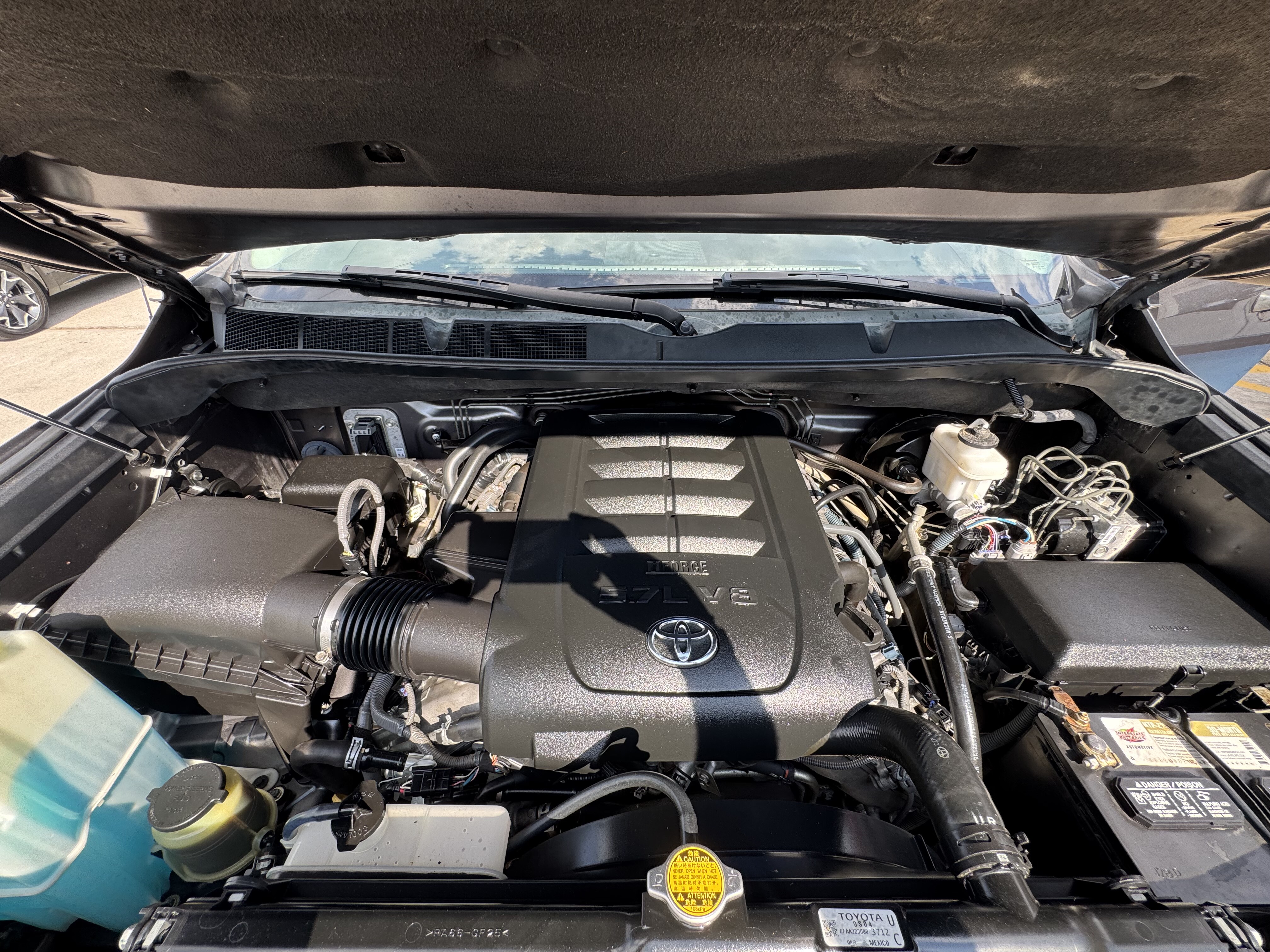2014 Toyota Tundra CrewMax SR5 4WD 5.7L V8 - Image 16