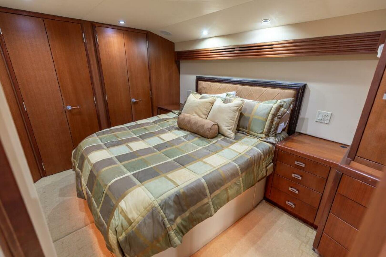 2008 Hatteras 60 Convertible - Image 12