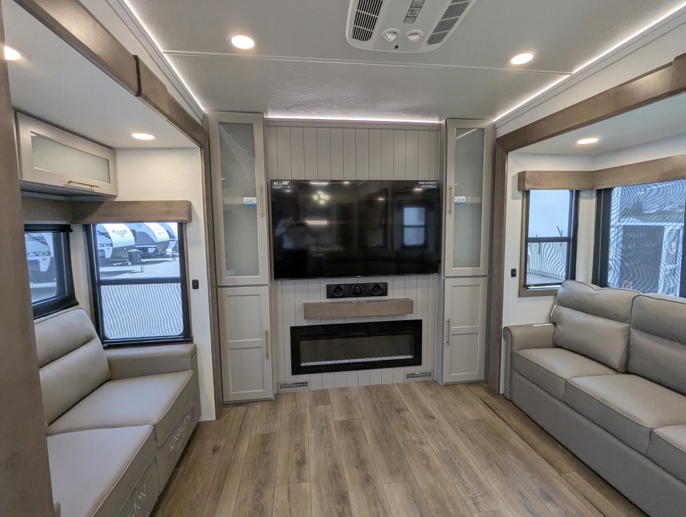 2025 Alliance RV Paradigm 375RD - Image 30