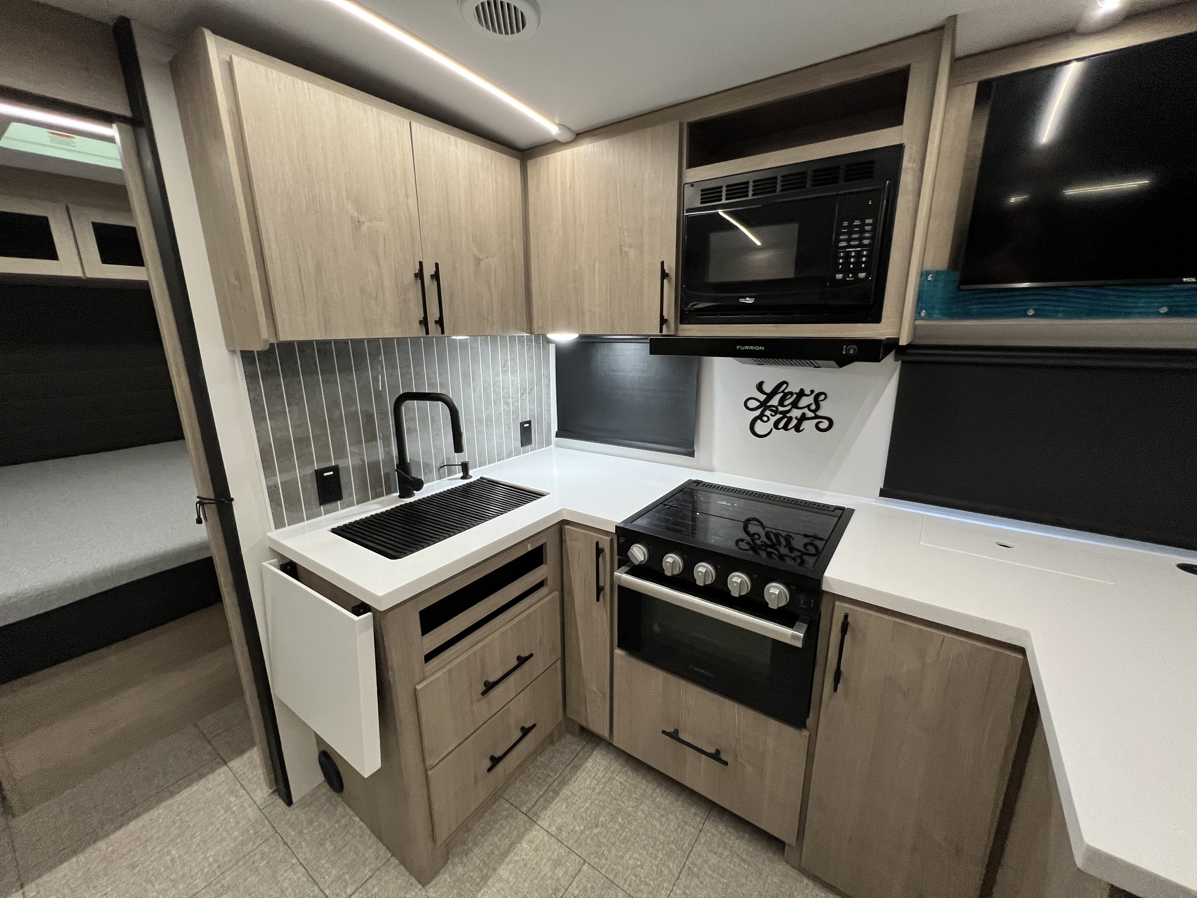 2025 Grand Design Imagine 2470BH - Image 14