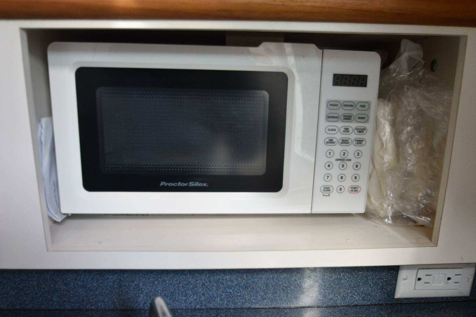 2005 Pursuit 3070 Offshore Express - Image 30