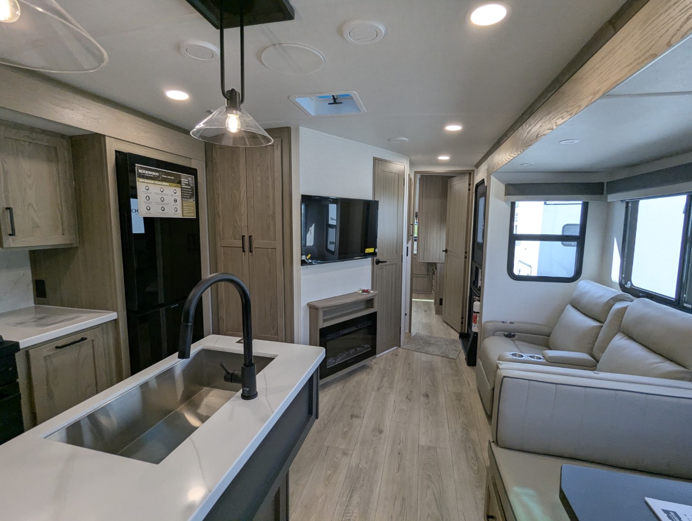 2026 Forest River Rockwood Signature 8336BH - Image 24