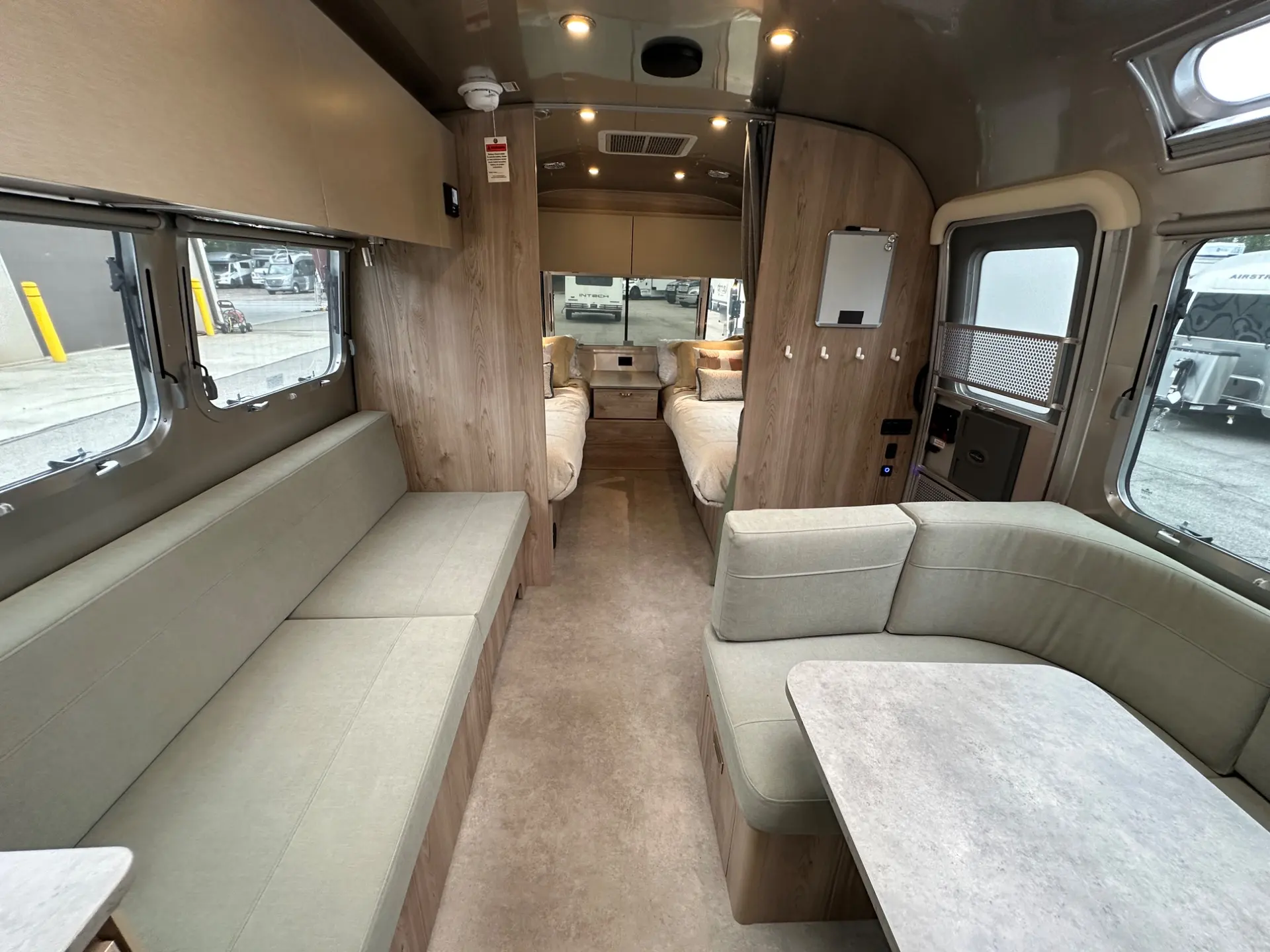 2027 Airstream Flying Cloud 30FB Bunk - Image 51