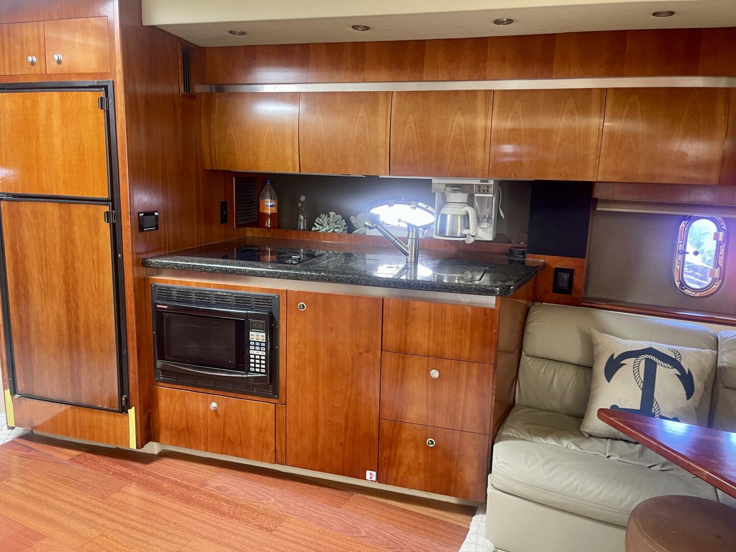 2006 Cruisers Yachts 420 Express - Image 21