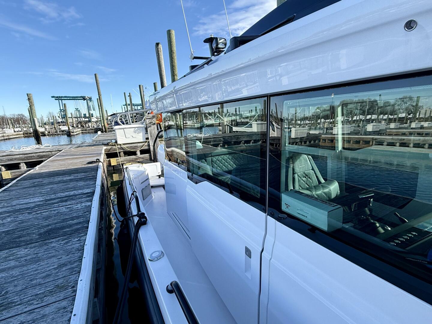 2023 Axopar 37 Cross Cabin - Image 18