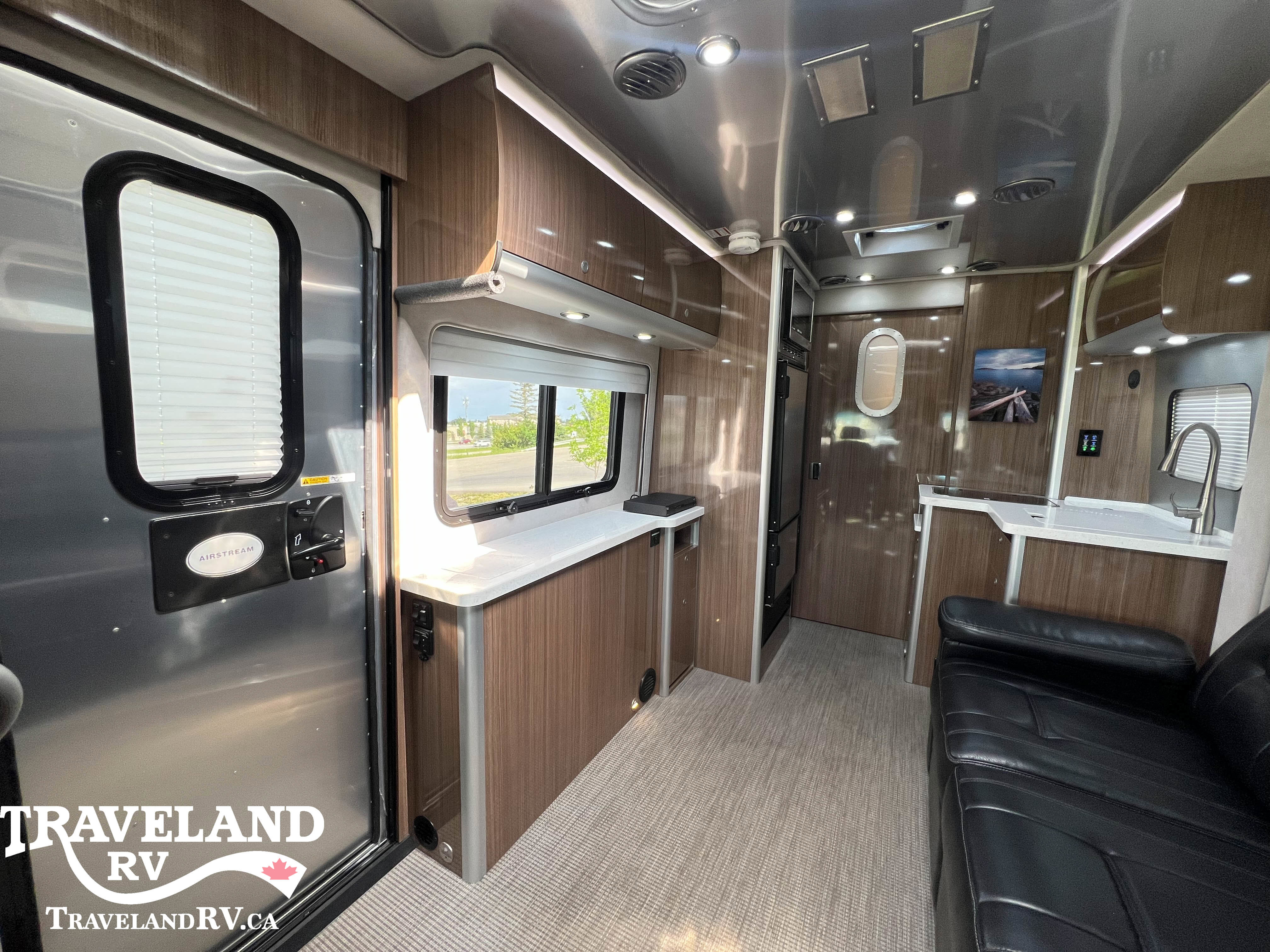 2019 Airstream Atlas Murphy Suite - Image 17