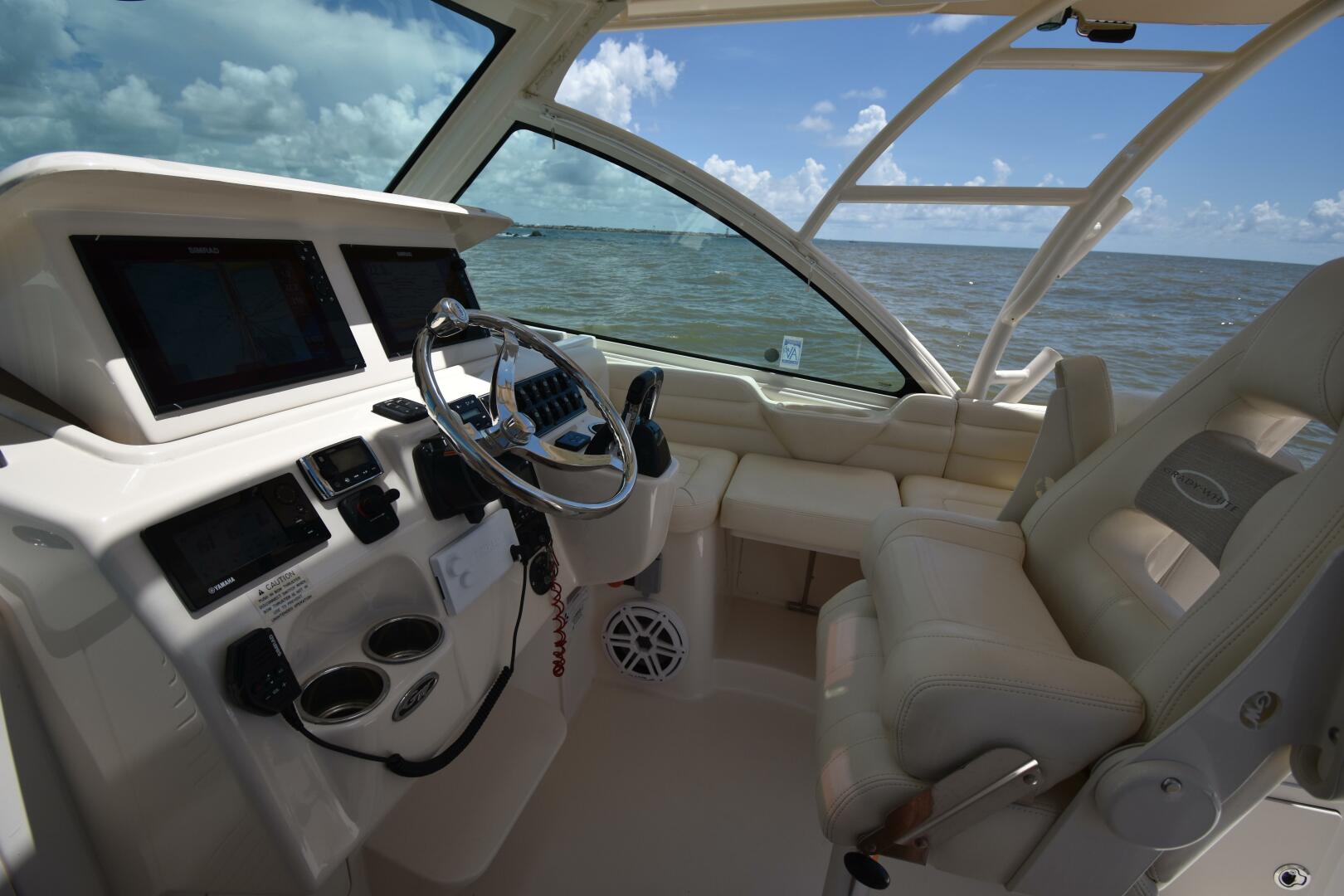 2016 Grady-White 330 Express - Image 2