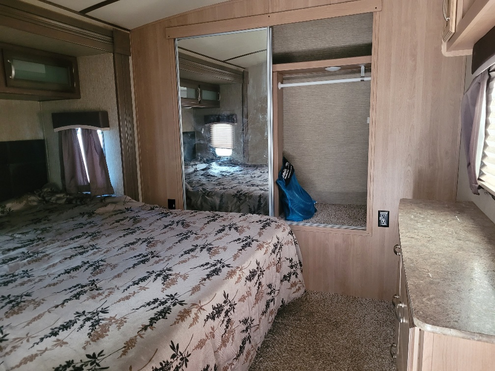 2016 Dutchmen Denali 287 RE - Image 16
