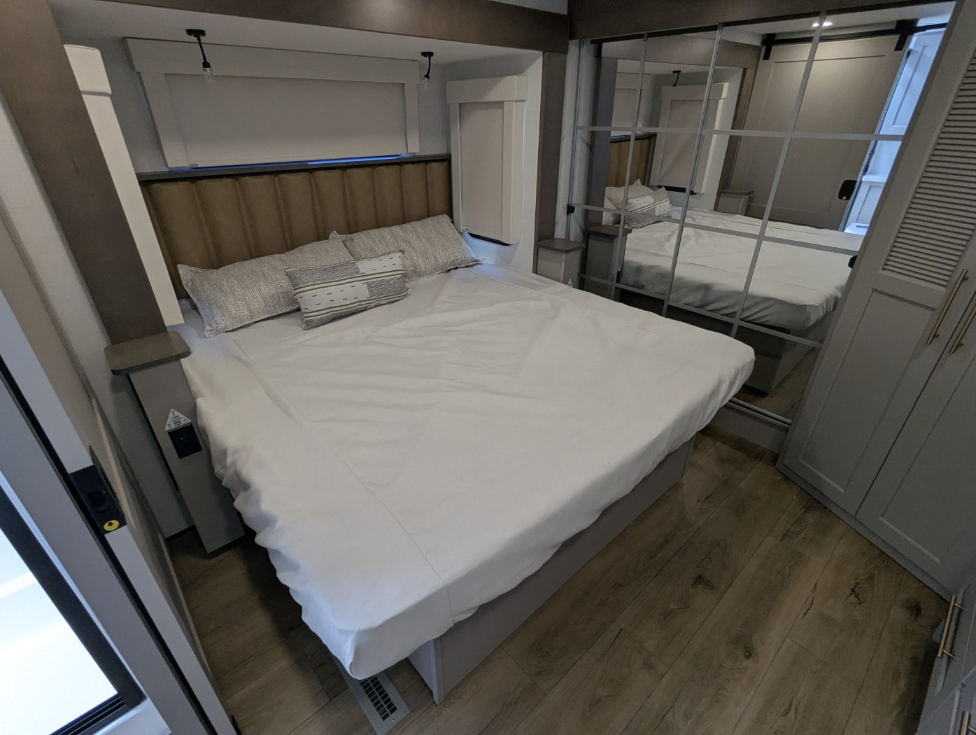 2026 Alliance RV Paradigm 395DS - Image 7