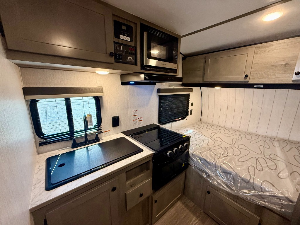2027 Sun Lite 16BH - Image 11