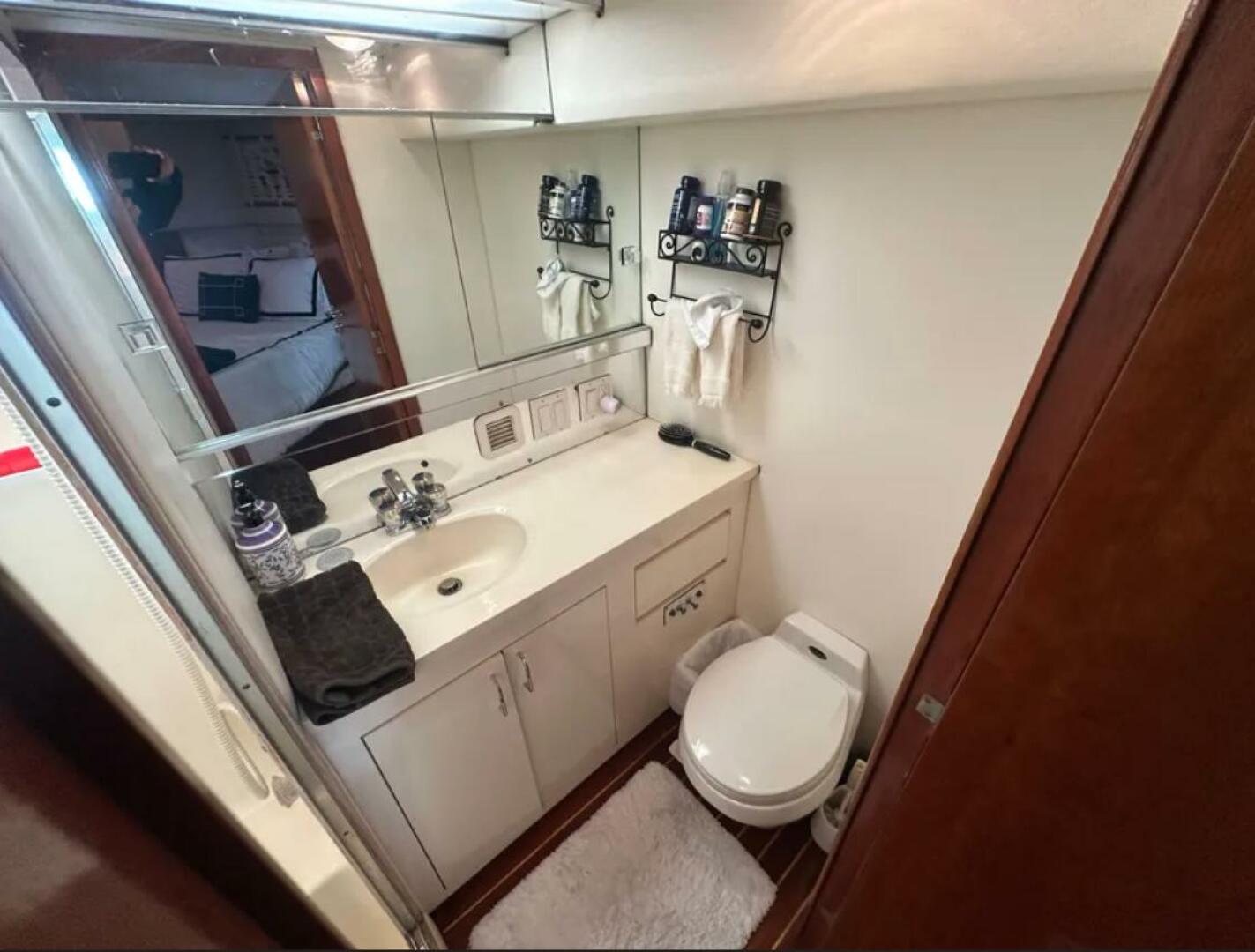 1994 Hatteras 48 Cockpit Motor Yacht - Image 25