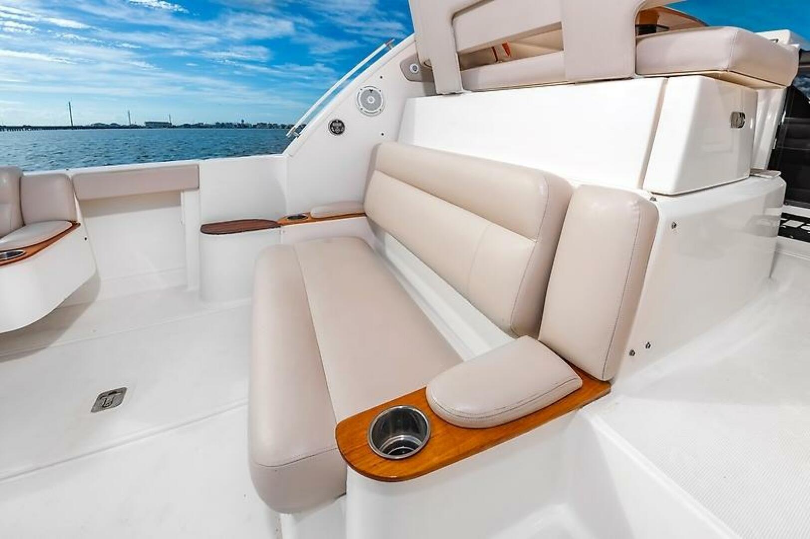 2015 Tiara Yachts 39 Coronet - Image 10