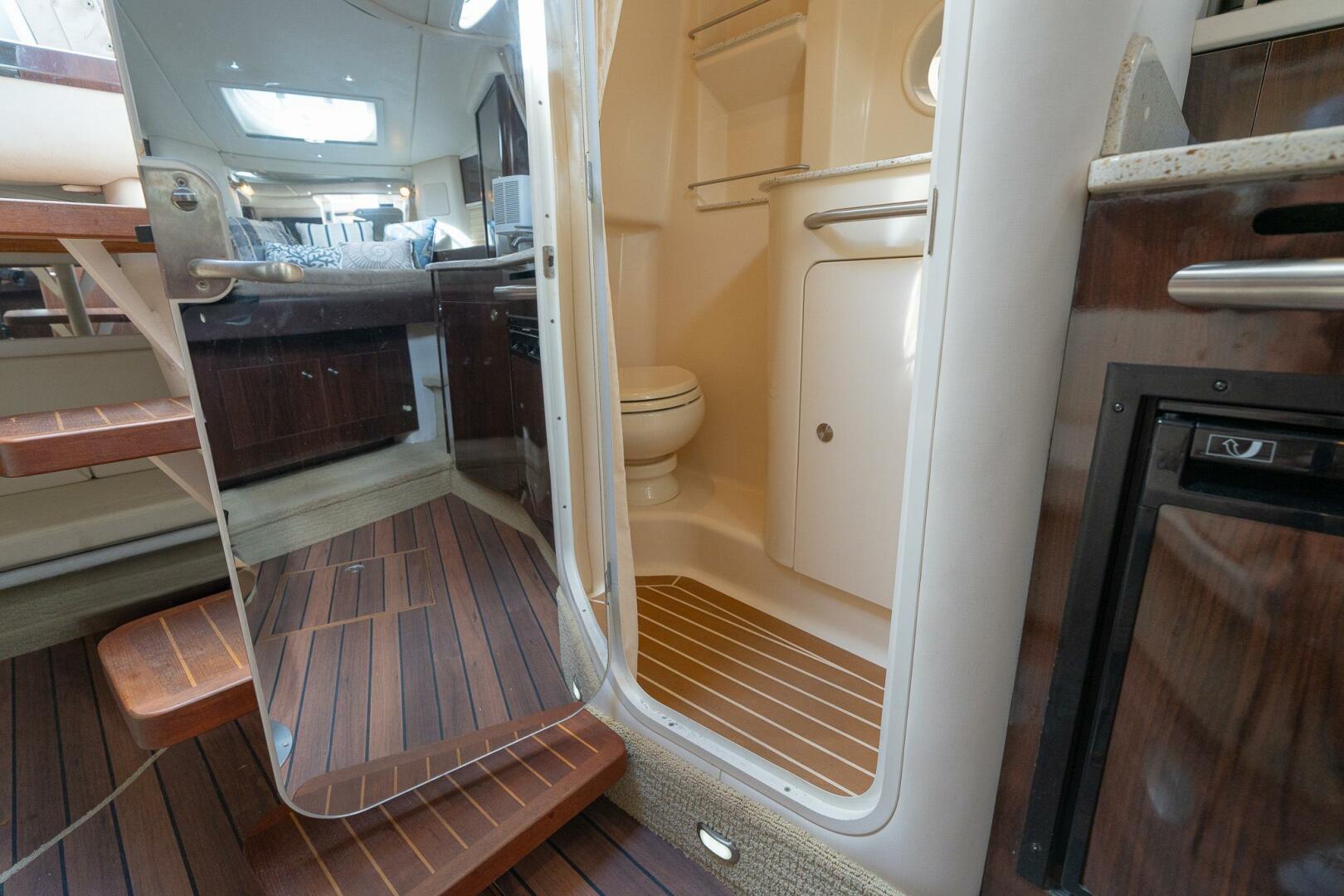 2016 Sea Ray 330 Sundancer - Image 34
