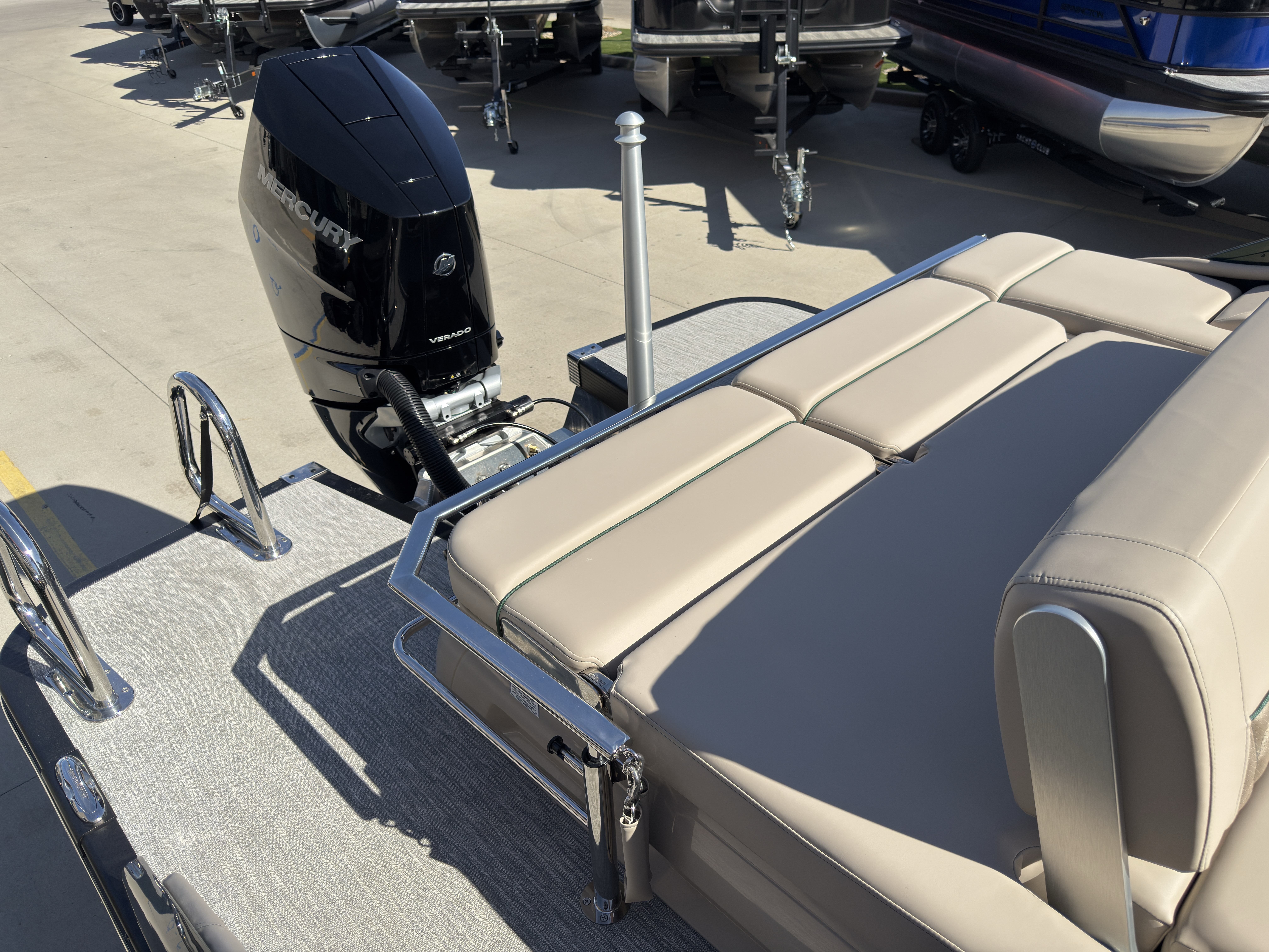 2026 Bennington 25QXSBA 425HP V10 Tritoon Pontoon - Image 50