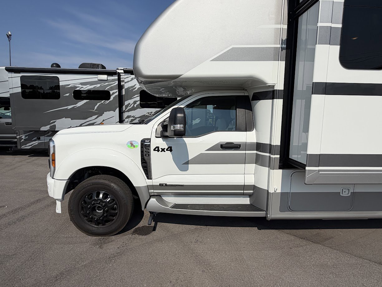 2026 THOR MOTOR COACH MAGNITUDE GRAND X32 - Image 3