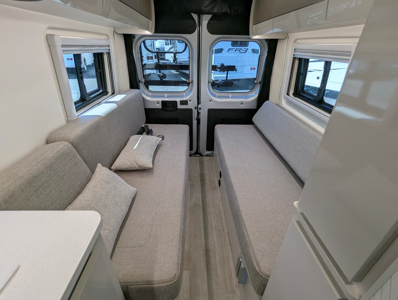 2027 Thor Motor Coach Tellaro 20U - Image 22