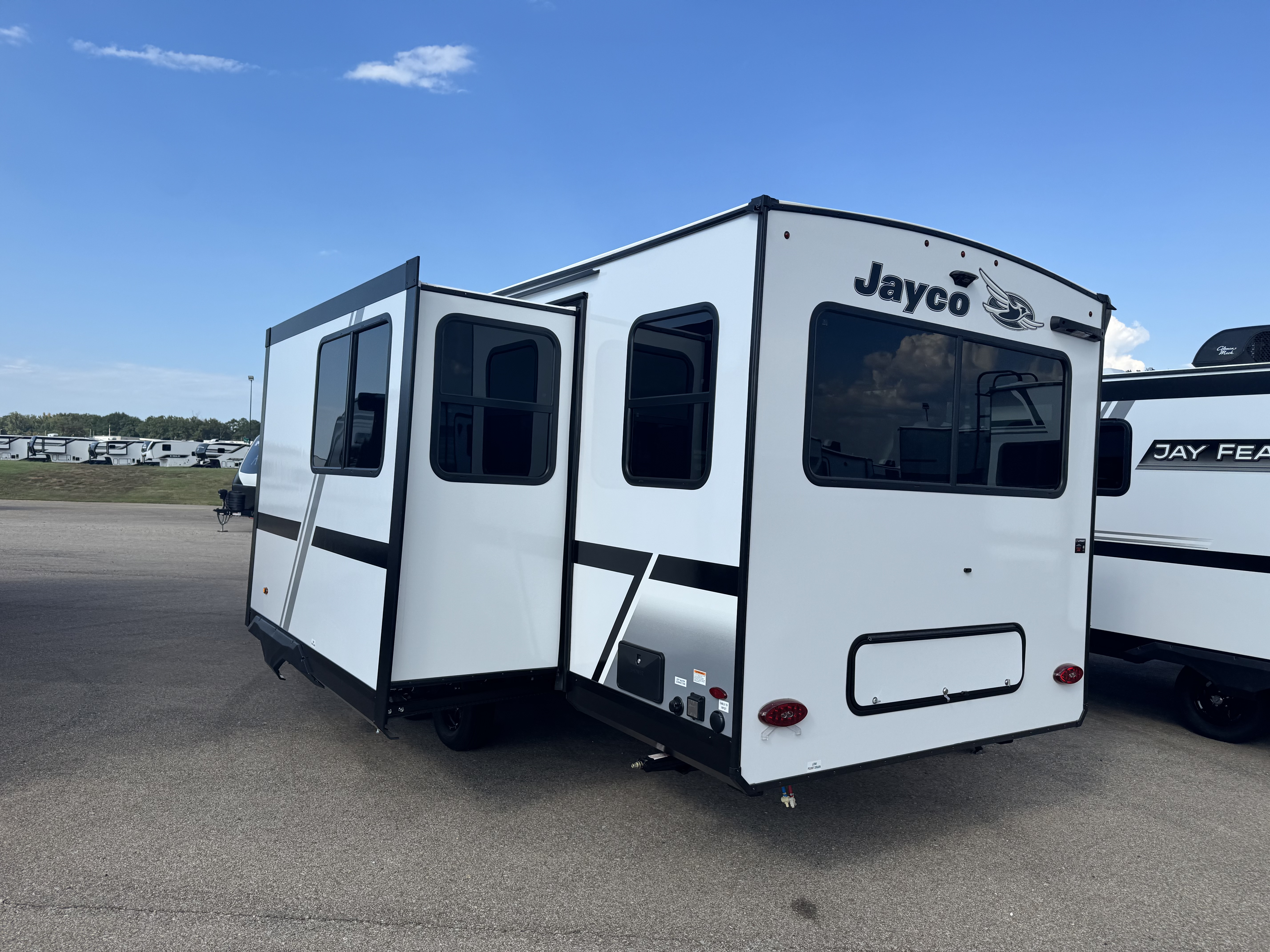 2027 JAYCO JAY FEATHER 25RLSL - Image 3