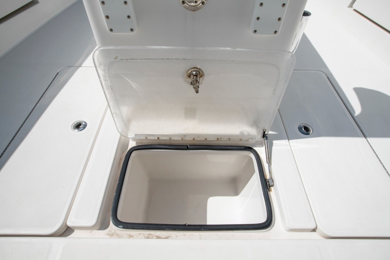 2011 Invincible 42CC - Image 32