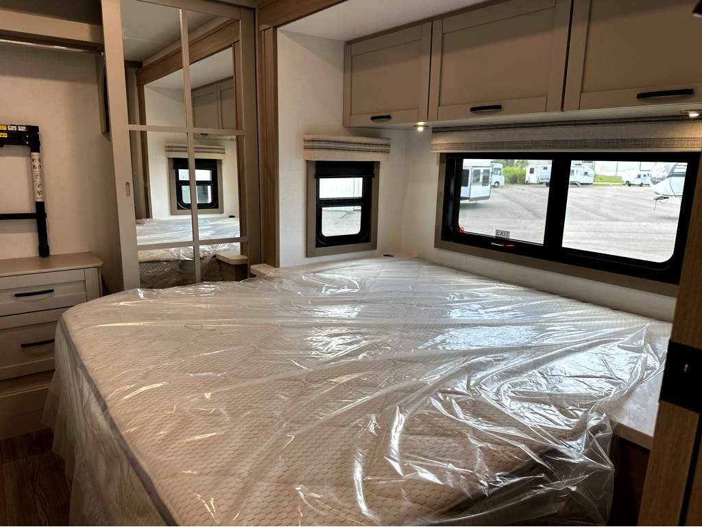 2027 JAYCO GREYHAWK XL 32U - Image 17