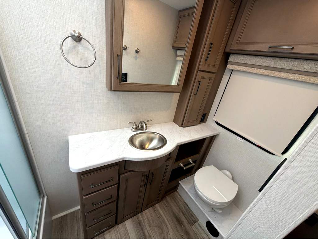 2027 THOR MOTOR COACH HURRICANE 36H - Image 19