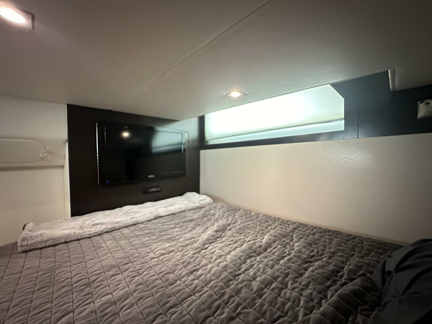 2017 Cruisers Yachts 390 Express Coupe - Image 38