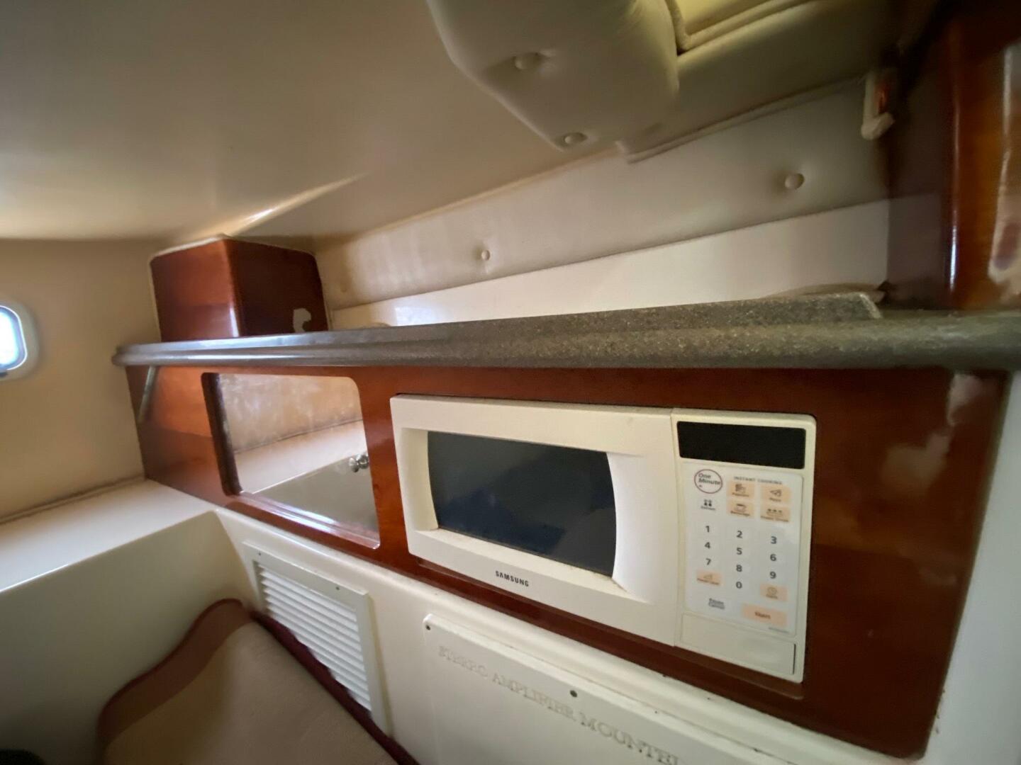 2003 Edgewater 265 Express - Image 11