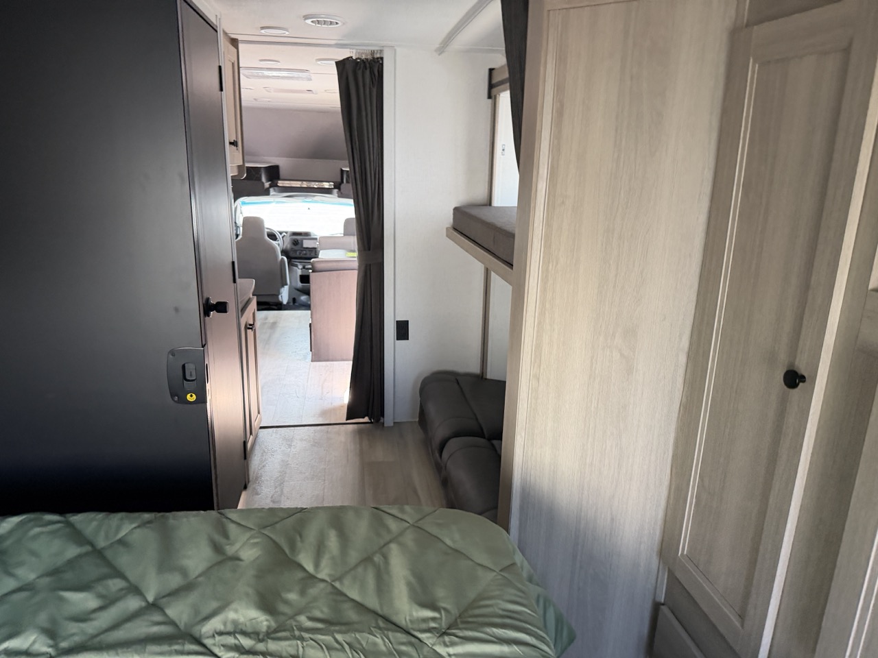 2026 Forest River Sunseeker LE 3250DSLEX - Image 15