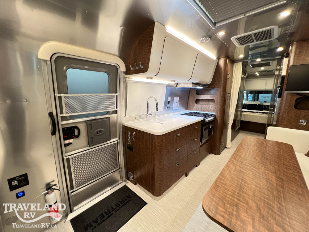 2026 AIRSTREAM 30RBQ GLOBETROTTER - Image 17