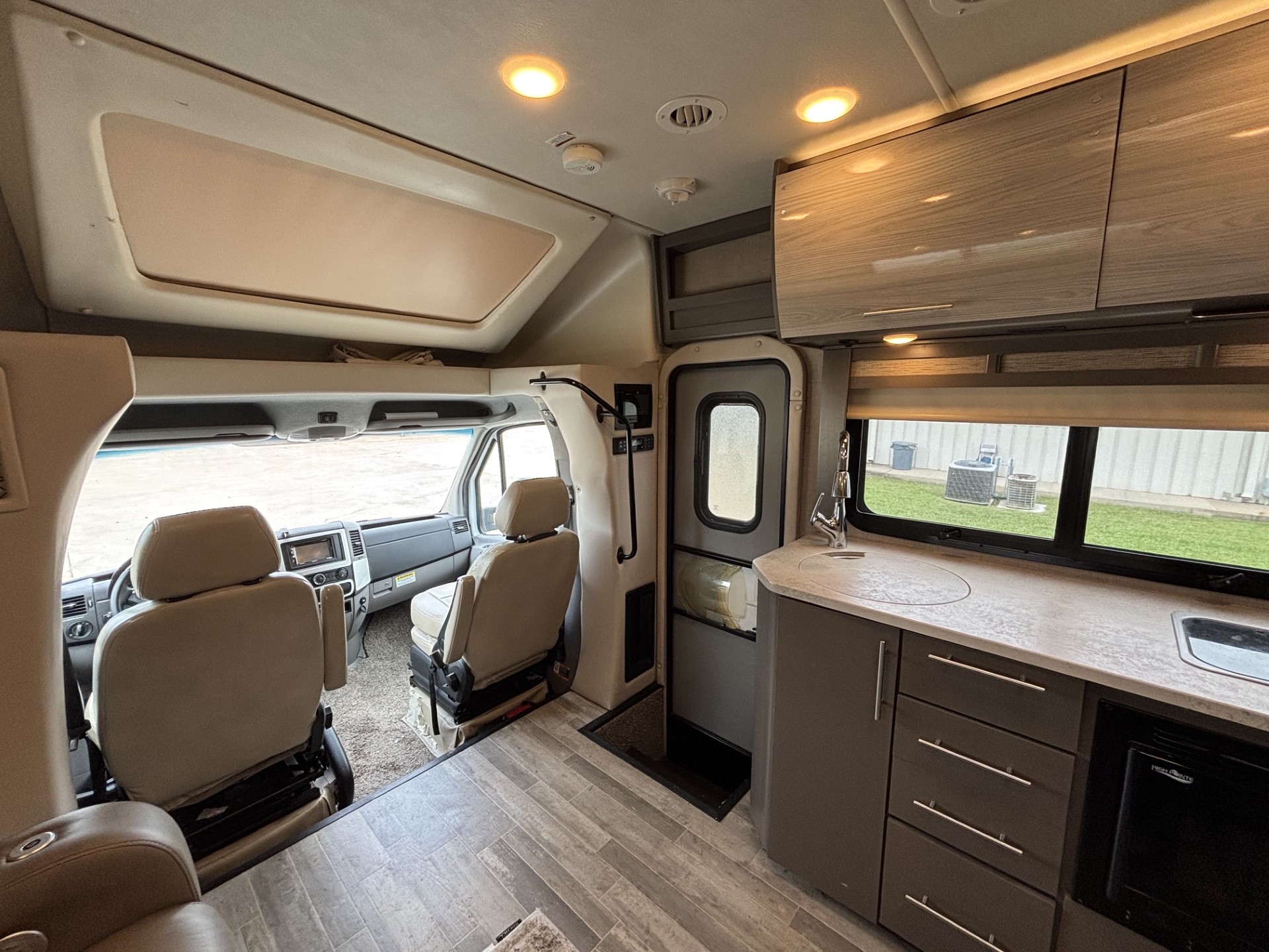 2018 Thor Motor Coach Compass 24TX - Image 15