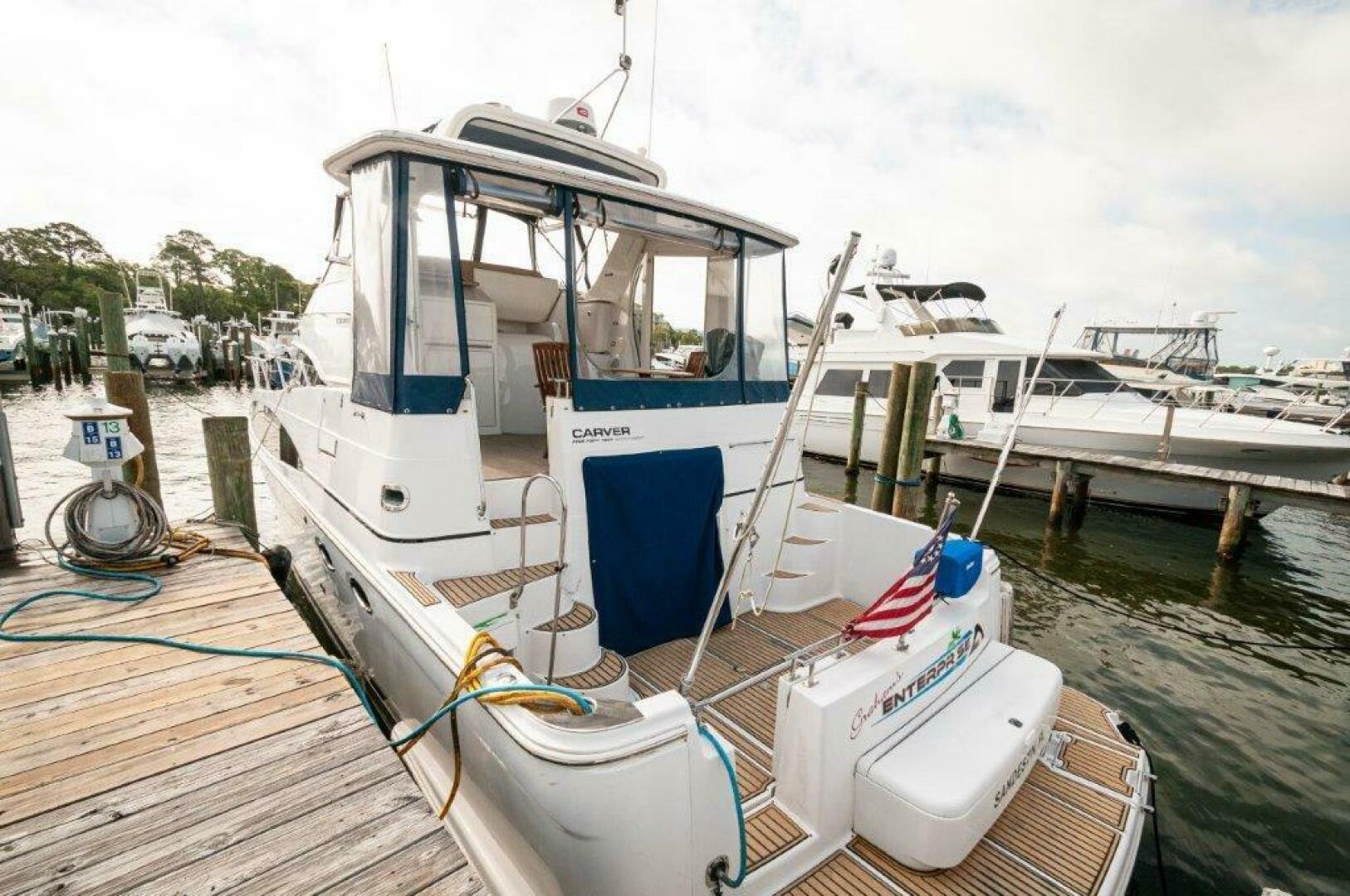 2002 Carver 444 Cockpit Motor Yacht - Image 14