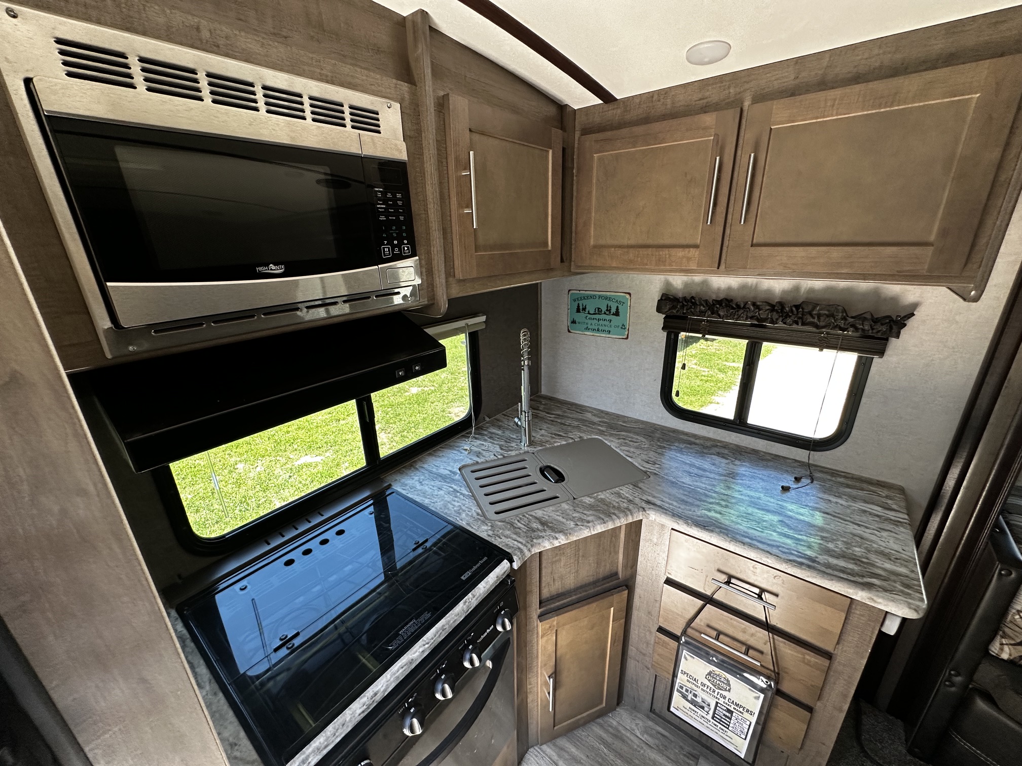 2019 Forest River Surveyor Luxury 251RKS - Image 9