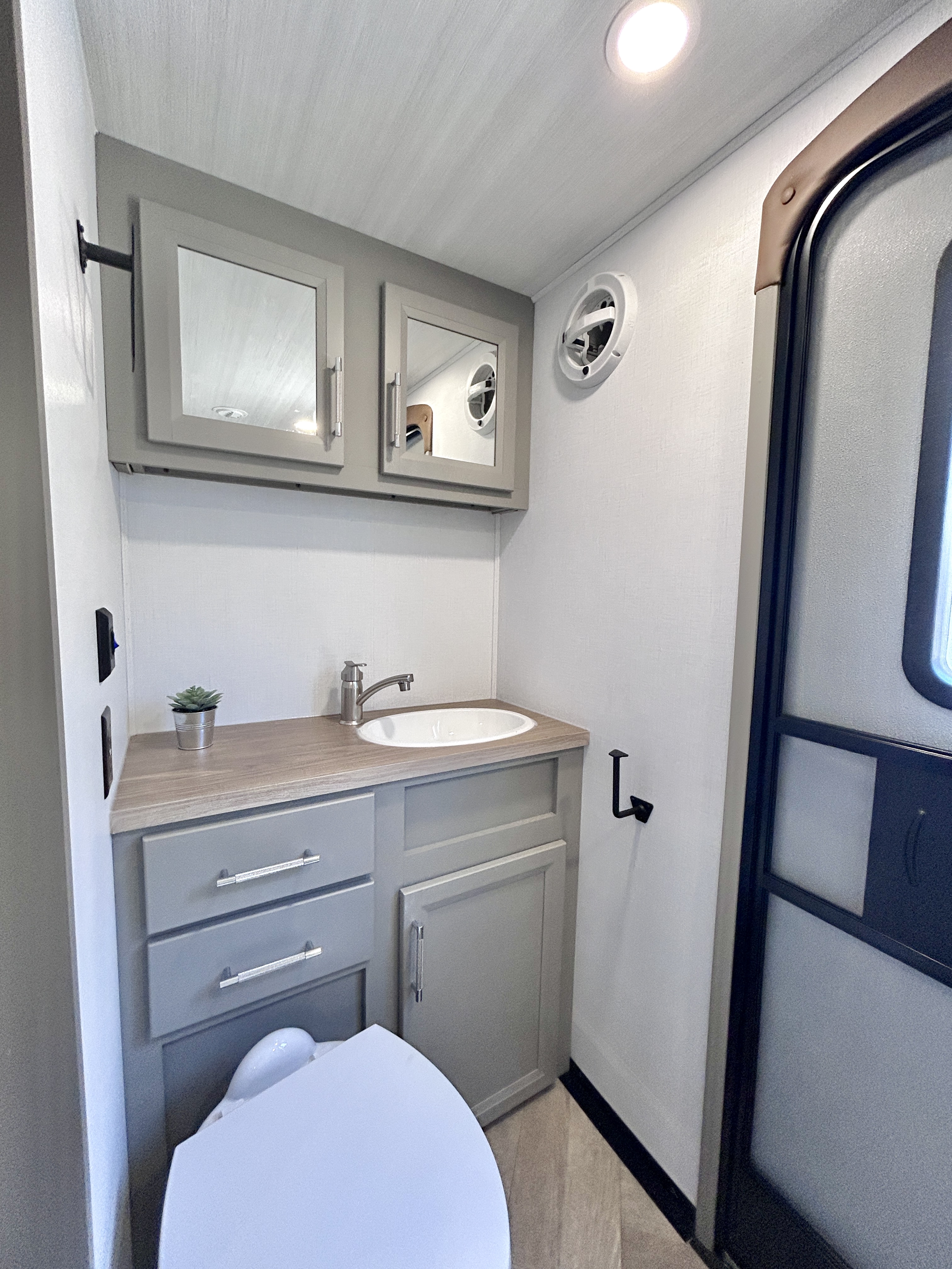 2026 Keystone Sprinter 3920DSL - Image 23