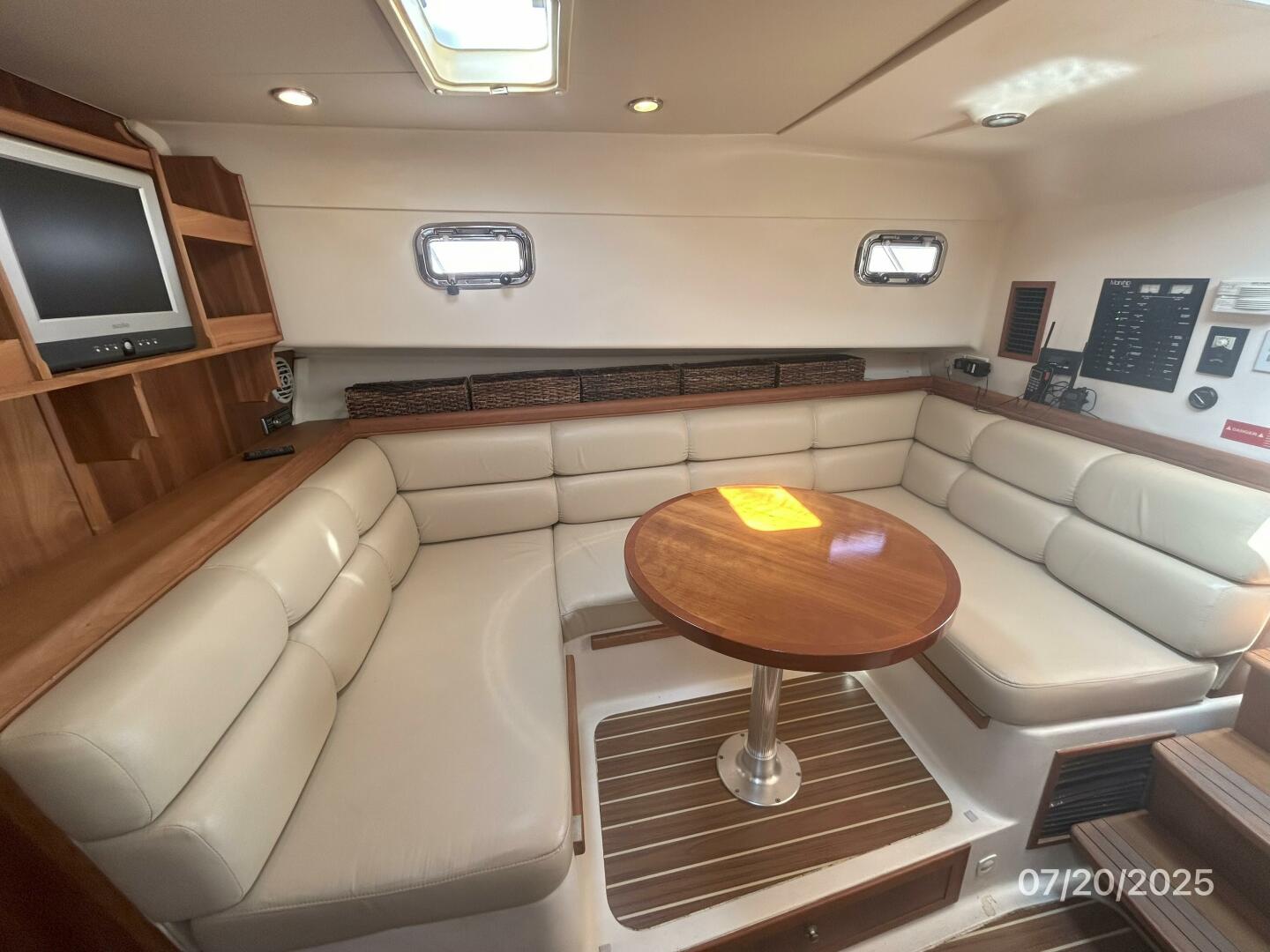 2006 Mainship Pilot 30 Base - Image 33
