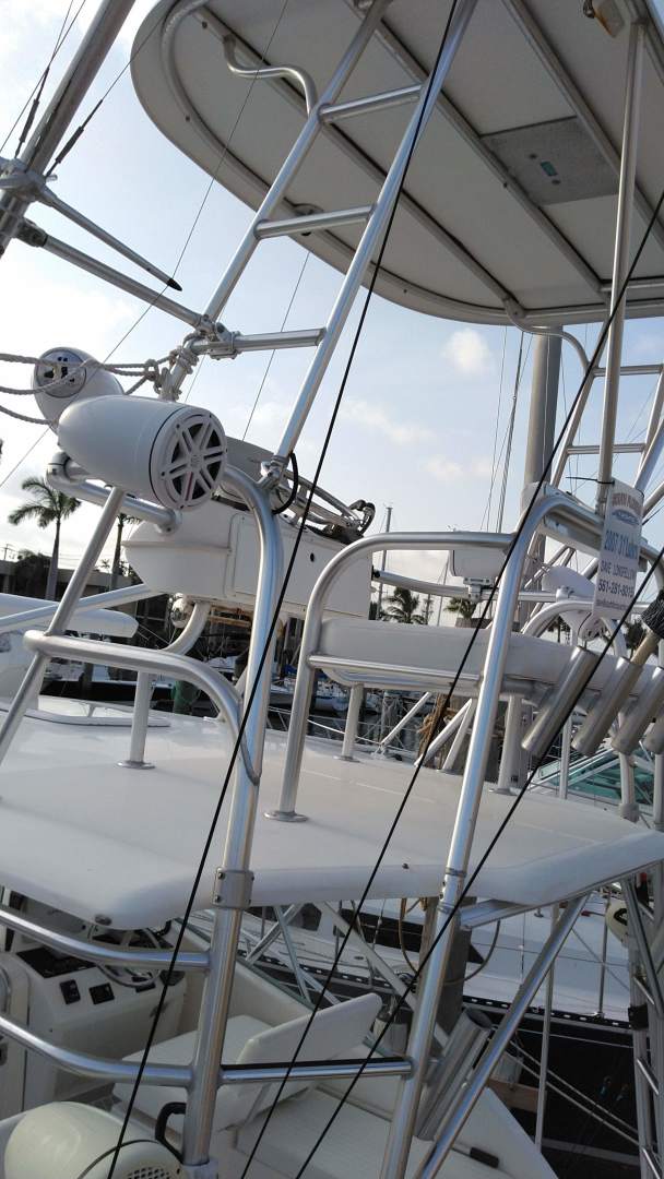 2007 Luhrs 31 Open - Image 6