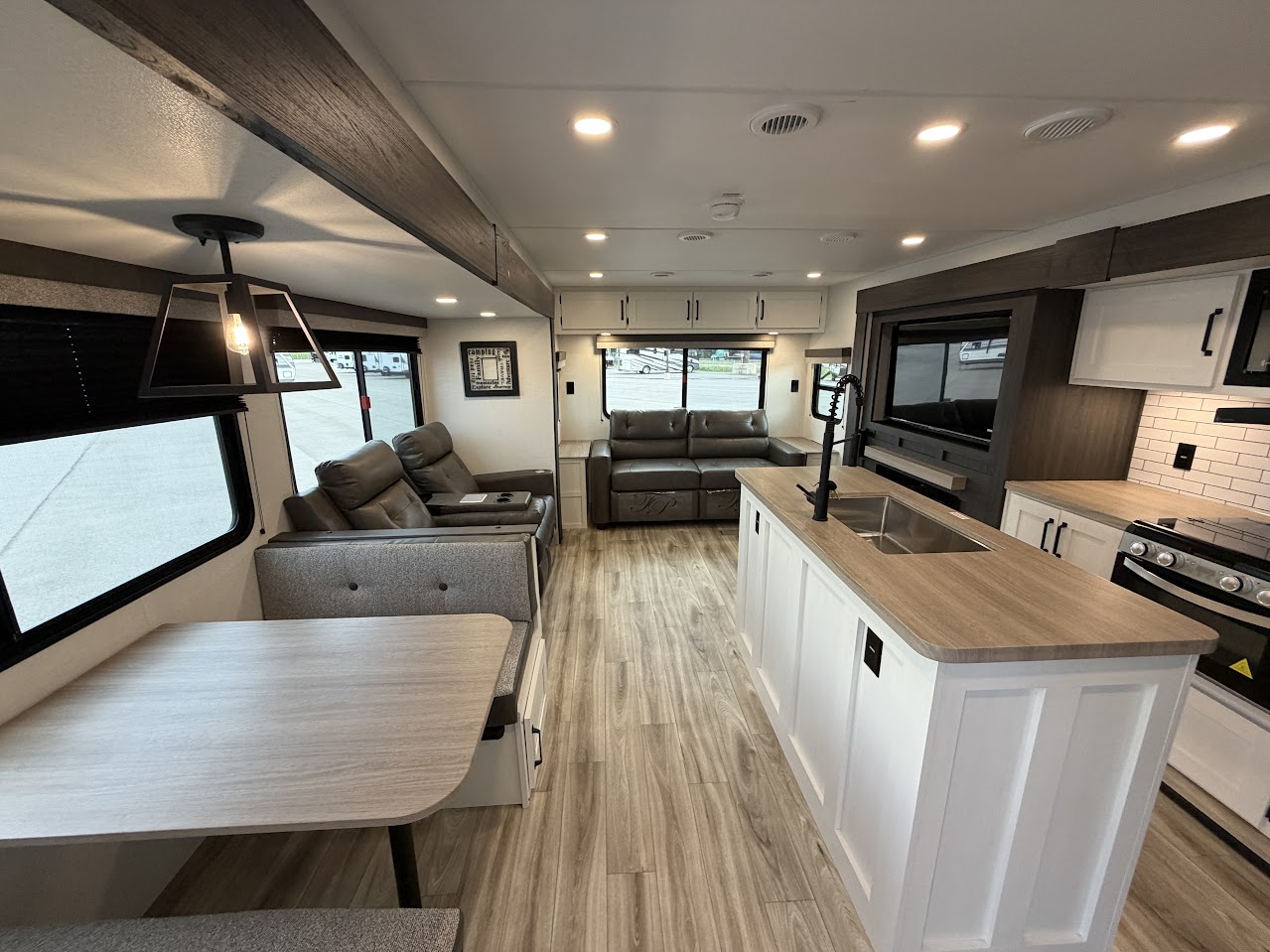 2027 VENTURE RV SIENNA 293VIK - Image 11